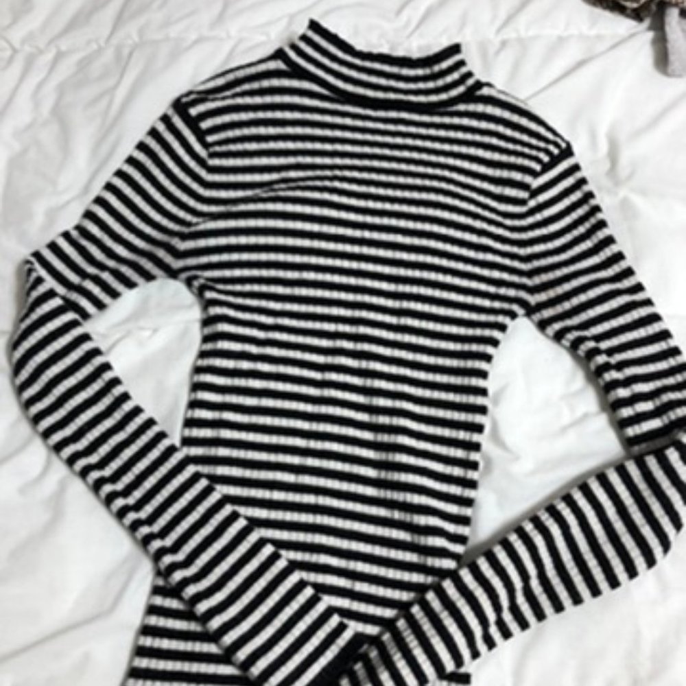 mock neck long sleeve!